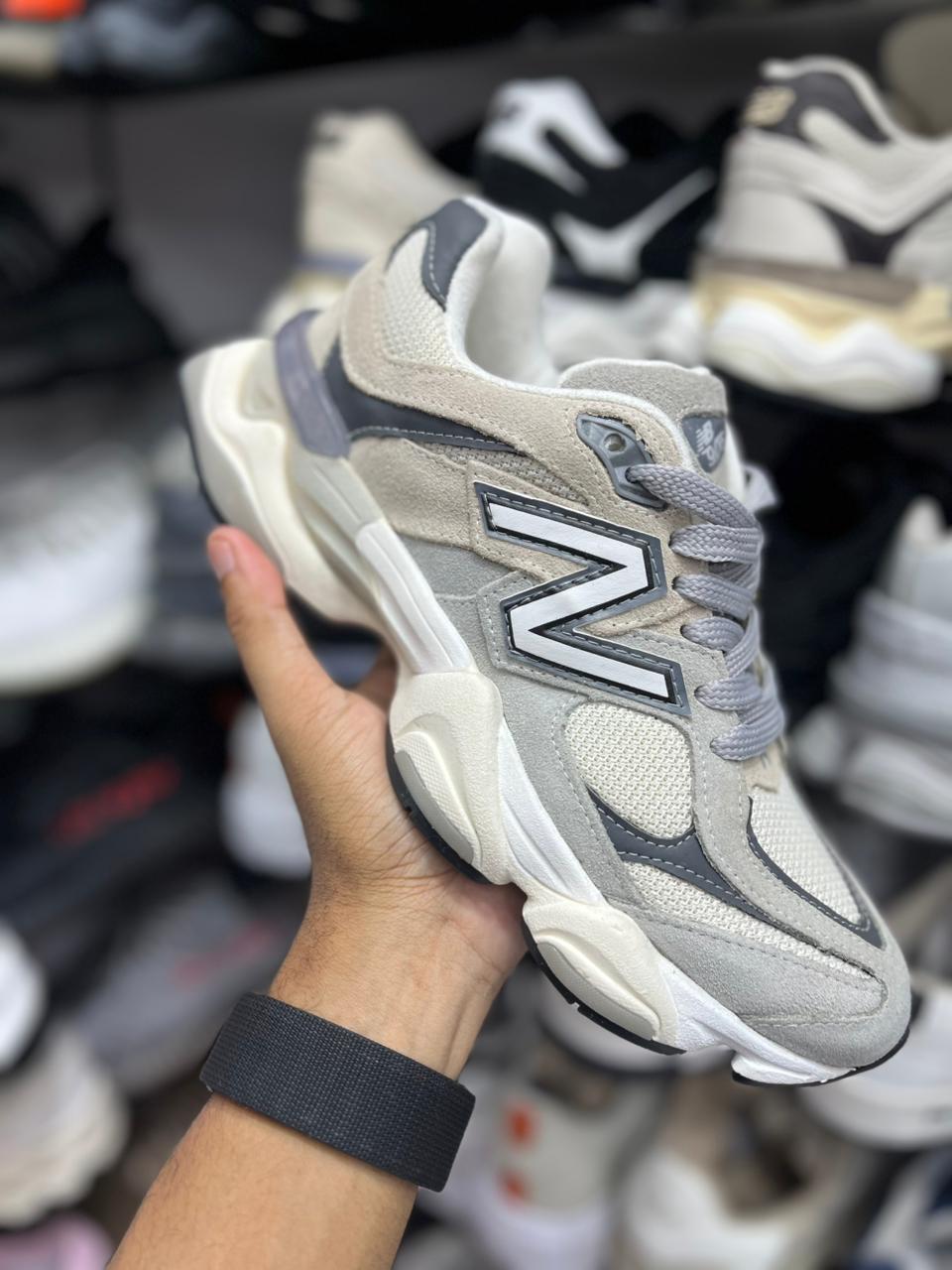 New Balance 9060 - Tono de gris