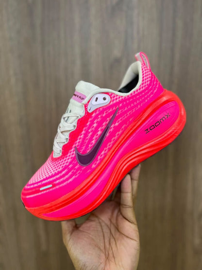 Nike Vomero Plus - Rosa Flúor