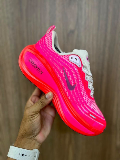 Nike Vomero Plus - Rosa Flúor