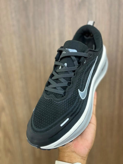 Nike Vomero Plus - Negro | Gris