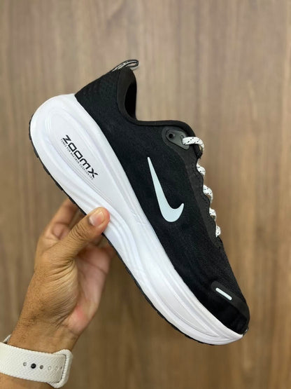 Nike Vomero Plus - Negro | Blanco