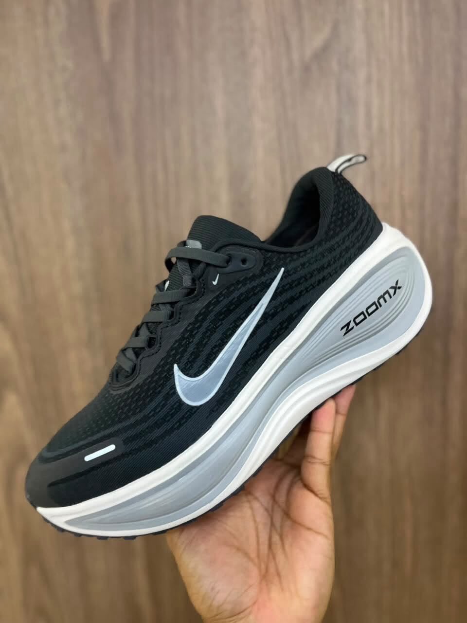 Nike Vomero Plus - Negro | Gris