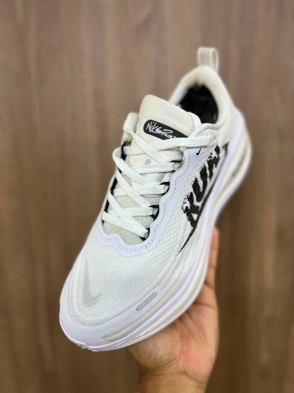 Nike Vomero Plus - Blanco | Negro