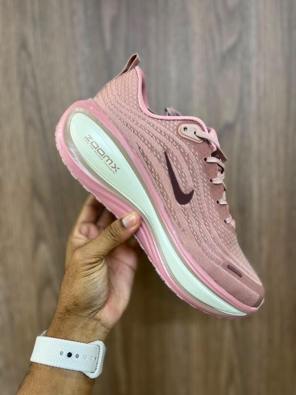 Nike Vomero Plus - Rosa Viejo | Beige
