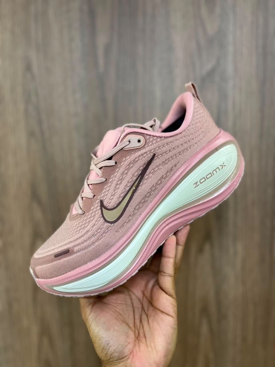 Nike Vomero Plus - Rosa Viejo | Beige