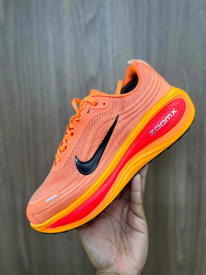 Nike Vomero Plus - Naranja | Rojo