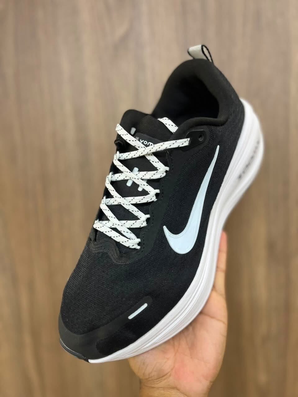 Nike Vomero Plus - Negro | Blanco