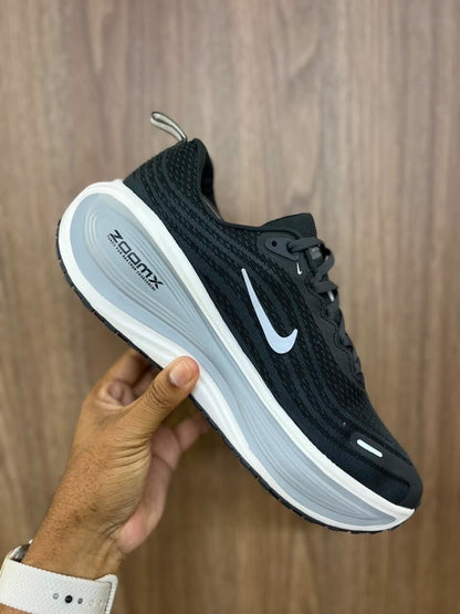 Nike Vomero Plus - Negro | Gris