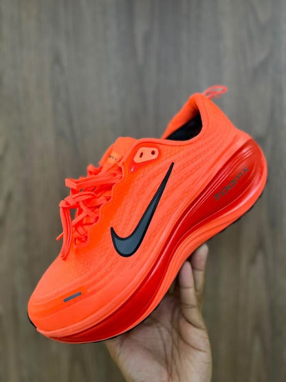 Nike Vomero Plus - Naranja Flúor