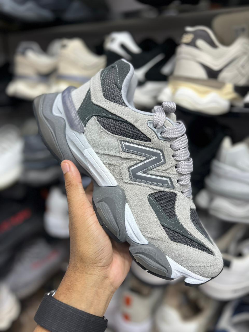 New Balance 9060 - Gris Oscuro