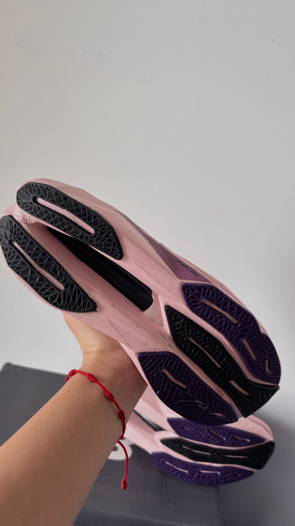 New Balance Fuelcell SC Elite V4 - Lila