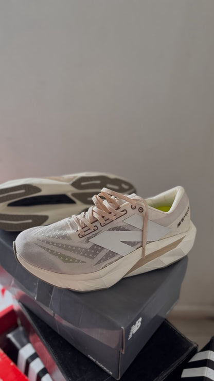 New Balance FuelCell SC Elite V4