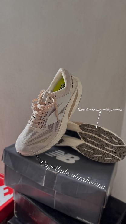 New Balance FuelCell SC Elite V4