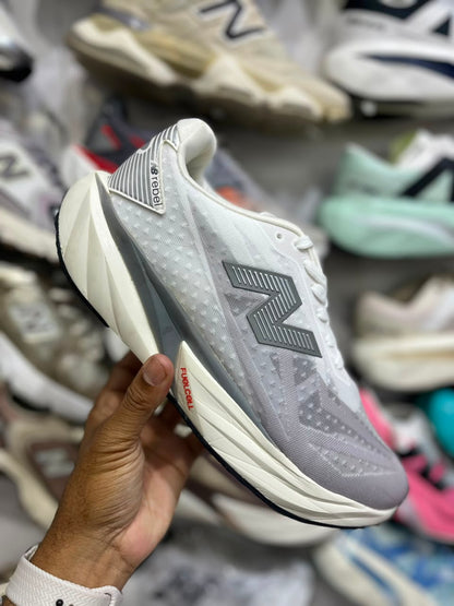 New Balance Fuelcell Rebel - Gris