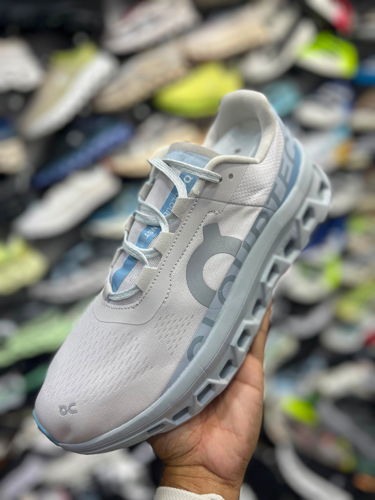 On Cloudmonster - Blanco - Celeste Pastel