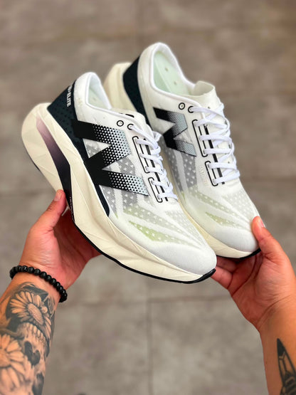 New Balance FuelCell SC Elite V4