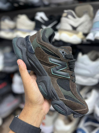 New Balance 9060 - Marrón - Aceituna