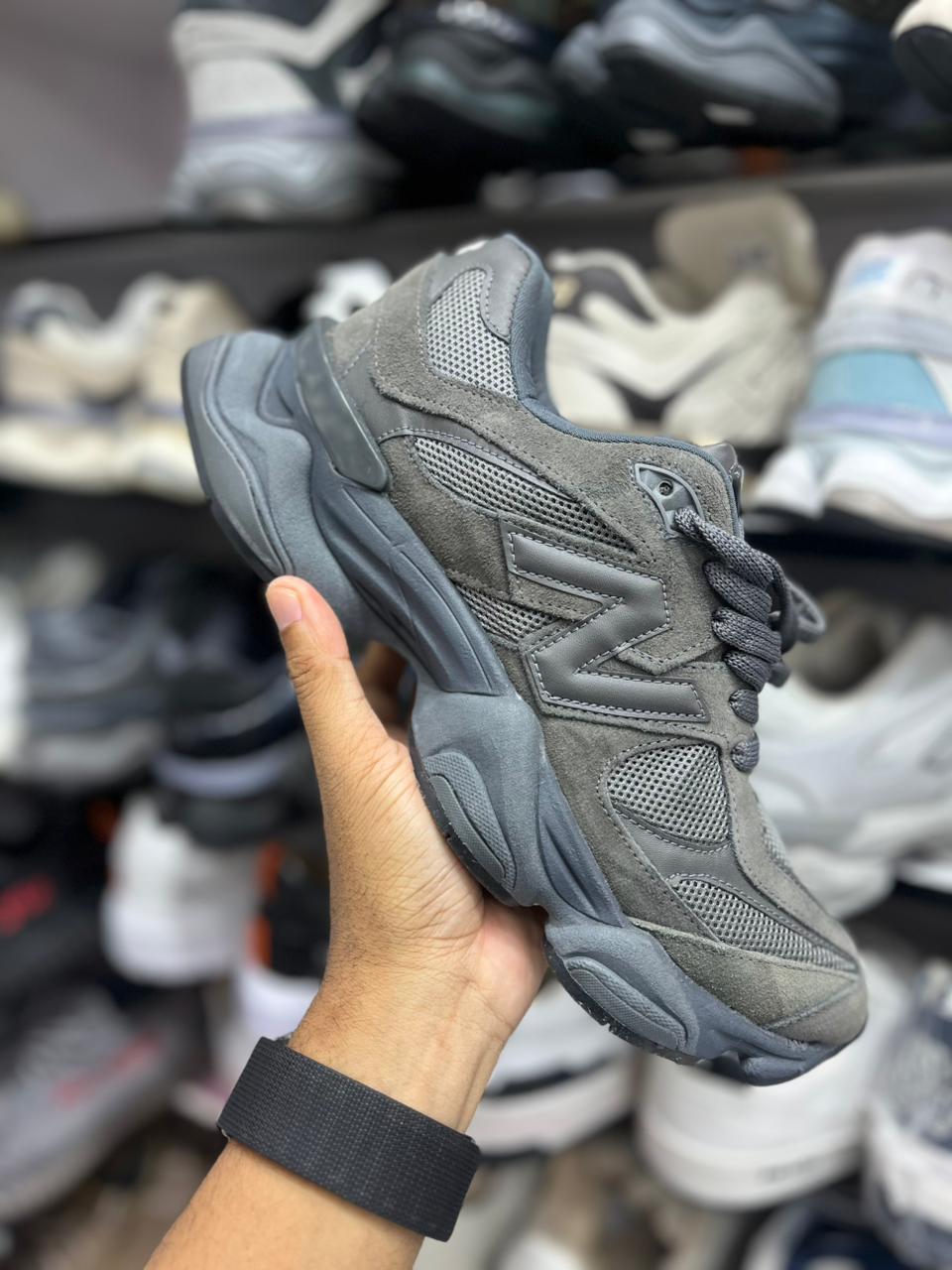 New Balance 9060 - Gris Carbón